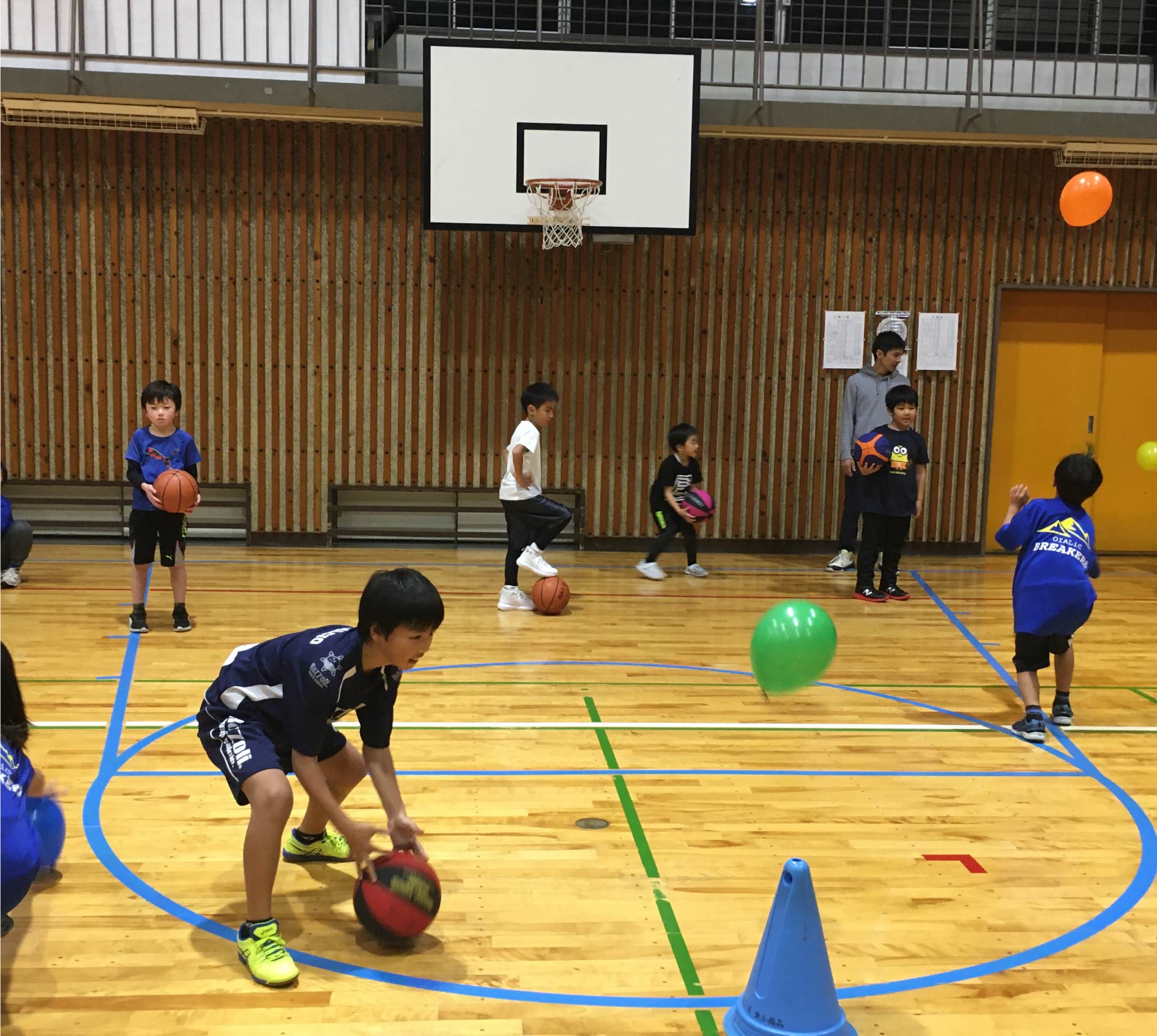 ブレイカーズ バスケットボールクラブとスクール 岐阜県飛騨高山市で活動しています やる気 その気 本気 明るく 楽しく 元気よく を大切にして活動しています